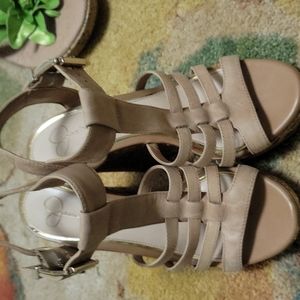 Size 6.5 Jessica Simpson wedge